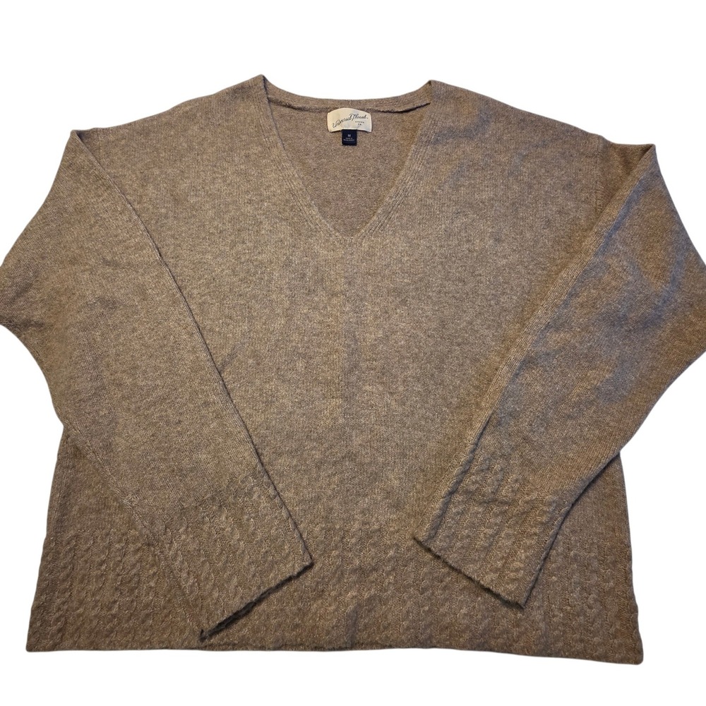 Universal Thread V-Neck Sweater Women M Tan Good Cable Trim Relaxed Pullover